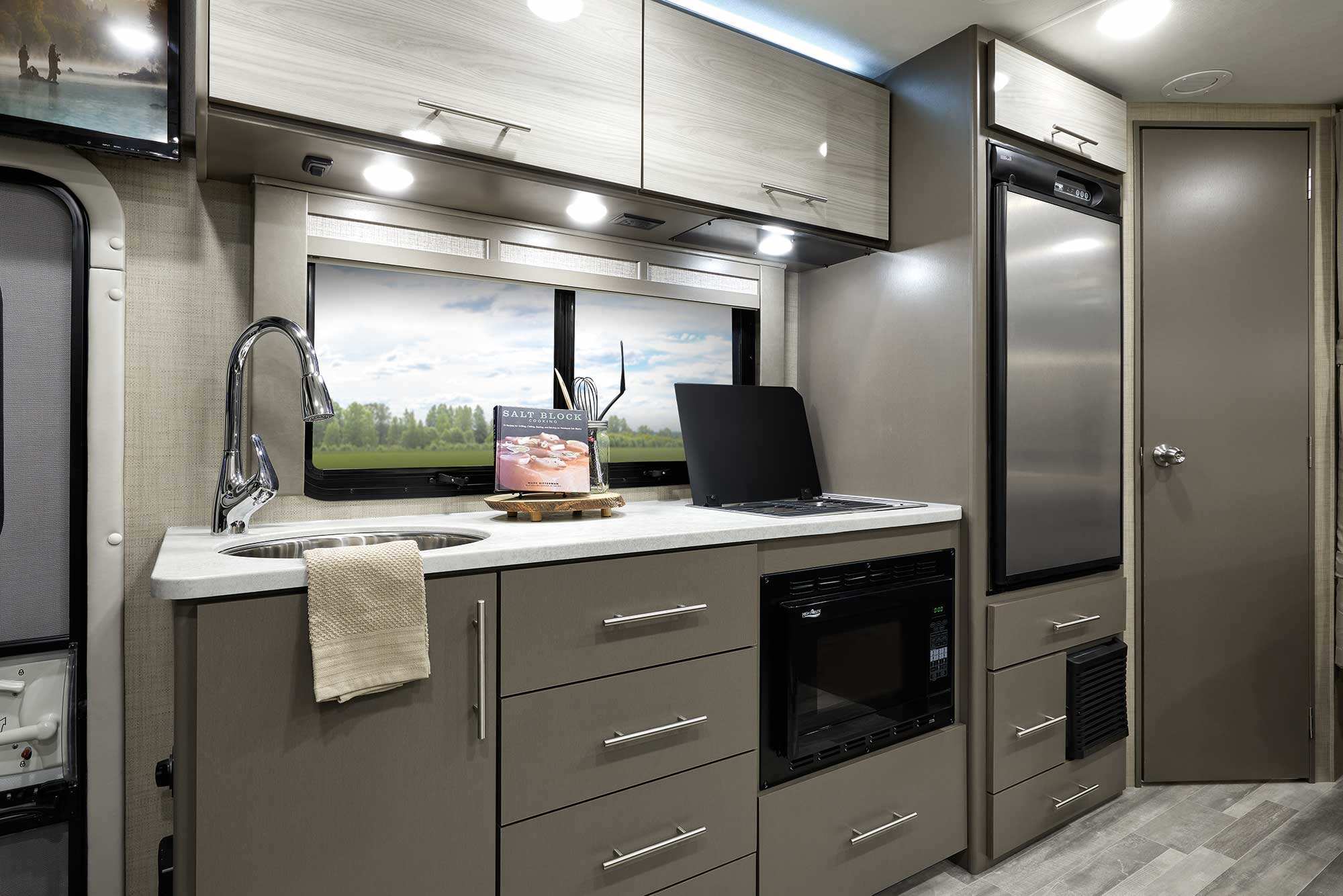 Cuisine à l'intérieur d'un Thor Compass